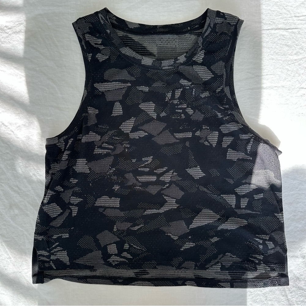 Lululemon Train to Be Tank in Mosaic